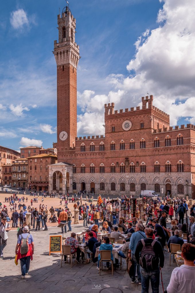 Włochy Siena Toskania Piazza del Campo Palazzo Pubblico i Torre del Mangia